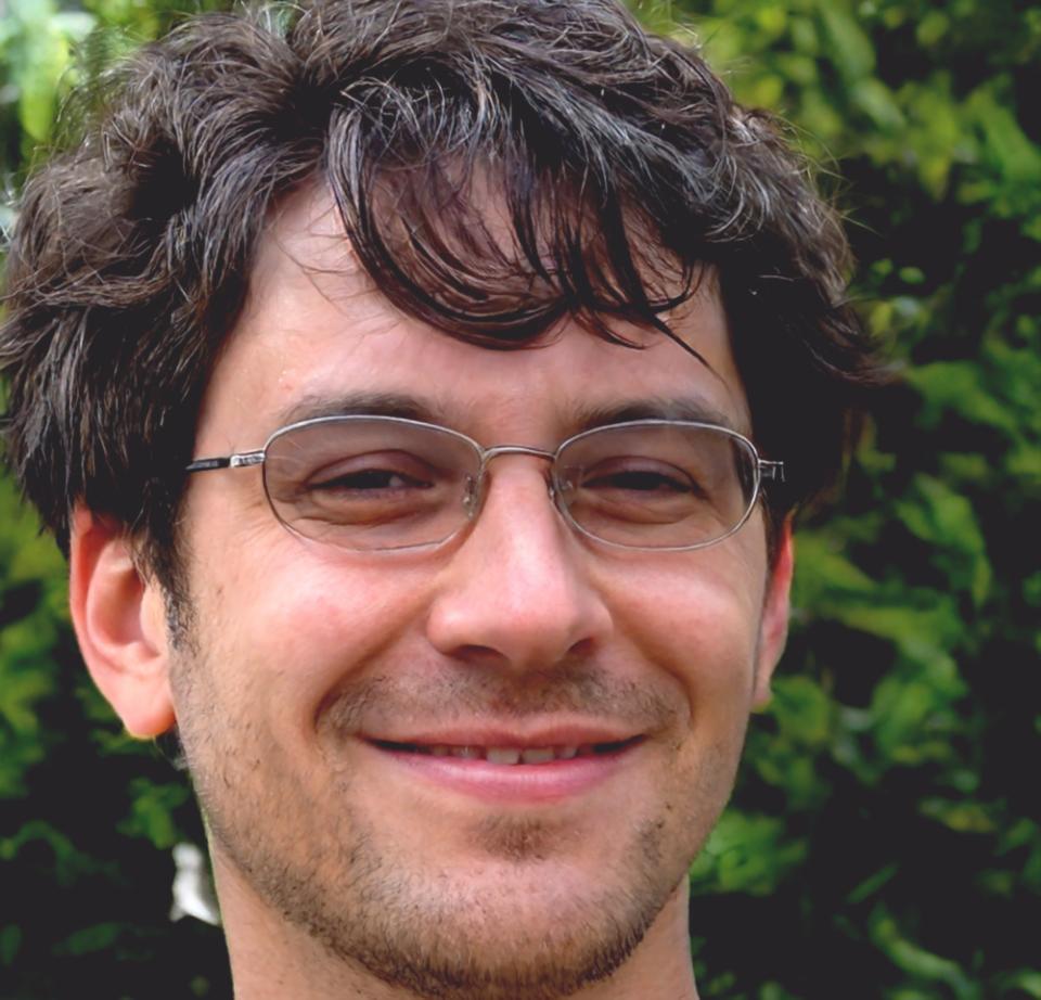 Maestro especialista en yoga y desarrollo de paciencia